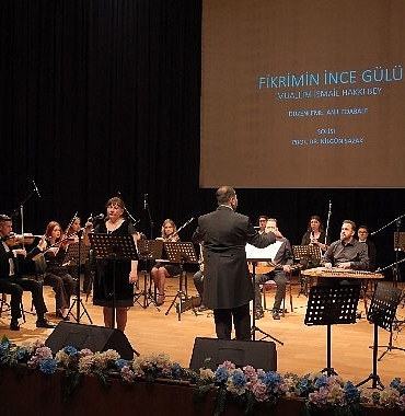 sakarya-buyuksehir-oda-orkestrasini-keyifle-dinledi.jpg