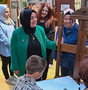 selcuklu-sanat-ve-tasarim-atolyesi-anneme-surprizim-var-etkinligine-ev-sahipligi-yapti.jpg