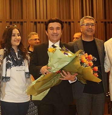 ses-sanatcisi-mehmet-safak-ege-universitesinde-kulaklarin-pasini-sildi.jpg