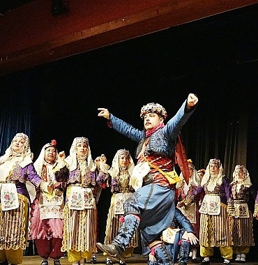 turk-halk-muzigi-liseler-arasi-solo-ses-icra-yarismasinda-final-heyecani.jpg