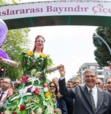 uluslararasi-bayindir-cicek-festivali-coskuyla-basladi.jpg