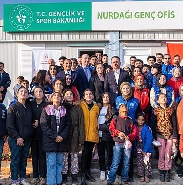 unicef-ve-netflix-guc-birligiyle-kurulan-genc-alan-deprem-bolgesindeki-genclere-umut-olmaya-devam-ediyor.jpg