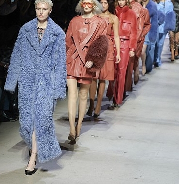 unlu-modaci-emre-erdemoglu-ilk-kadin-koleksiyonu-barlas-ile-baku-fashion-weekte-sahne-aliyor.jpg