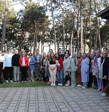 uskudar-universitesi-bilim-kafe-bulusmalari-ile-bilimi-halkla-bulusturdu.jpg