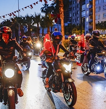 yenisehir-belediyesi-19-mayista-sehir-korteji-duzenledi.jpg
