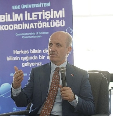 yok-baskani-prof-dr-erol-ozvar-bilim-iletisimi-ofisinde-egeli-genclerle-bulustu.jpg