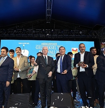 26-merkezefendi-geleneksel-tip-festivali-mesir-macunu-dagitimi-ve-ugur-isilak-konseriyle-basladi.jpg