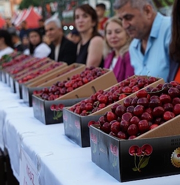 52nci-altin-kiraz-kultur-ve-sanat-festivali-coskuyla-kutlandi.jpg
