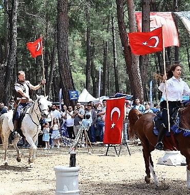 antalyalilar-4-uluslararasi-yoruk-turkmen-festivaline-akin-etti.jpg