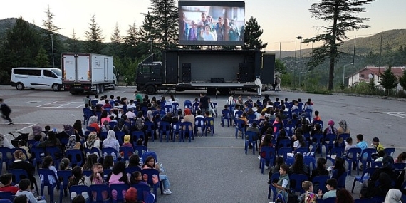 Başkan Altay: “Merkeze Uzak 101 Mahallede Sosyal Hayata Katkı İçin Sinema Günleri Düzenliyoruz”