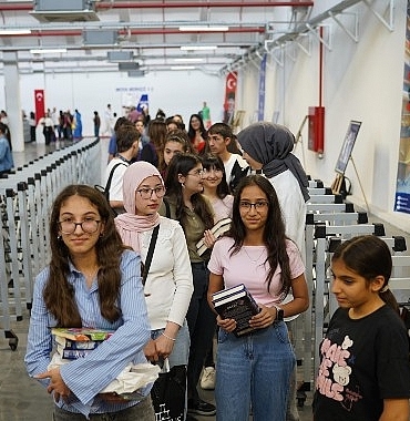 baskan-cercioglu-100-bine-yakin-kitapseveri-fuar-aydinda-bulusturdu.jpg