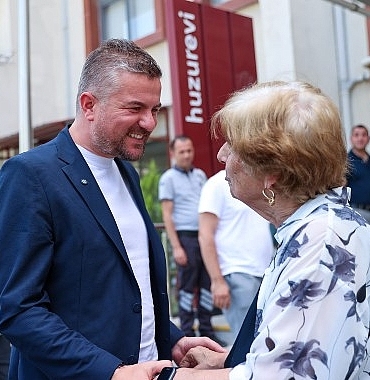 baskan-gorkem-dumandan-huzurevi-ziyareti.jpg