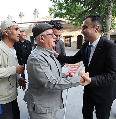 baskan-kalayci-bayramlasma-programina-katildi.jpg