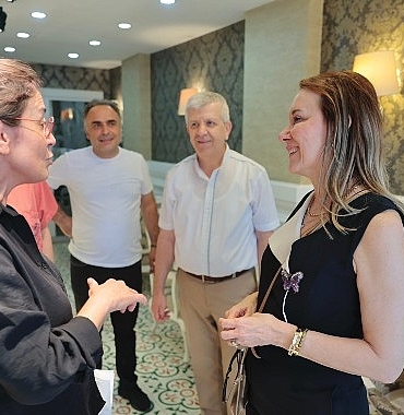 baskan-mutlu-esnafla-bayramlasti.jpg