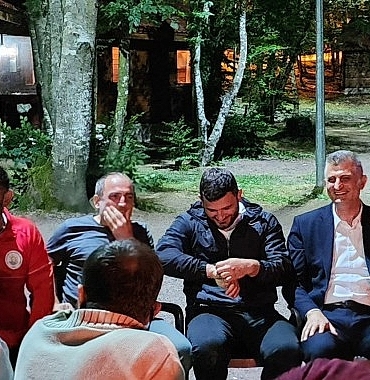 baskan-sezer-kirkpinara-hazirlanan-pehlivanlara-moral-verdi.jpg