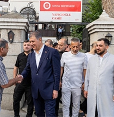 baskan-tugay-vatandaslarla-bayramlasti.jpg