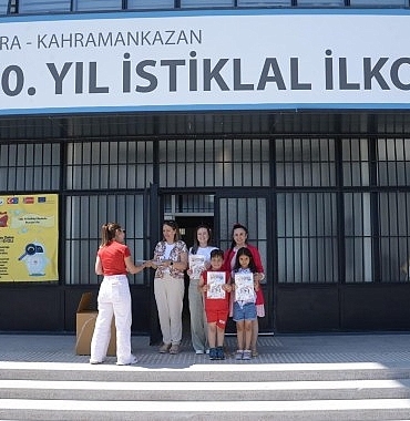 baskandan-miniklere-ilceyi-tanitan-karne-hediyesi.jpg