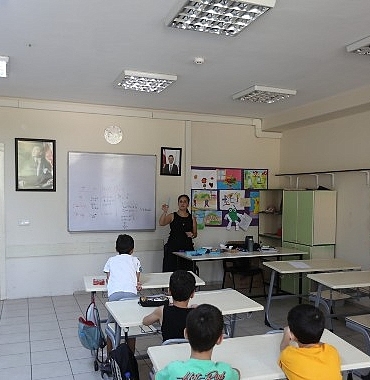 bayraklida-yaz-okulu-atolyeleri-basliyor.jpg