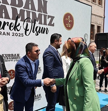 belediye-baskani-rasim-ari-bayramlasma-torenine-katildi.jpg