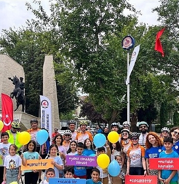 bisiklet-tutkunlari-pedallarini-tegvli-cocuklara-umut-olmak-icin-cevirdi.jpg