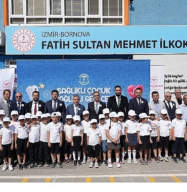 bornovada-saglikli-cocuk-saglikli-gelecek-programi-yogun-katilimla-gerceklestirildi.jpg