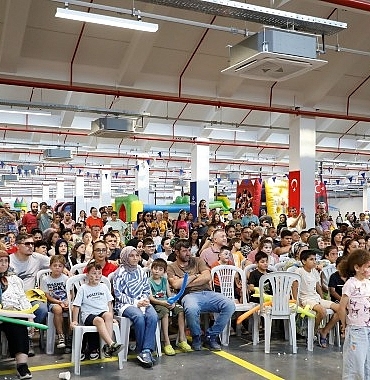 cocuklara-baskan-cercioglundan-tatil-hediyesi-karne-senligi-coskuyla-tamamlandi.jpg