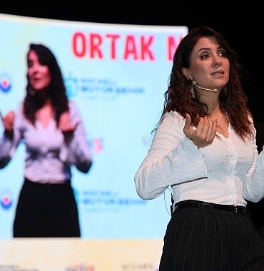 dilek-cesurdan-ilham-veren-soylesi.jpg