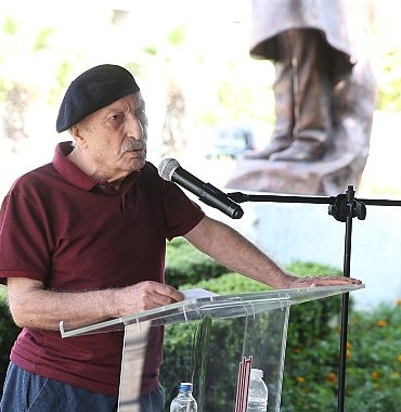 dunya-sairi-nazim-hikmet-karsiyakada-siirleriyle-anildi.jpg