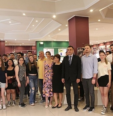 egeli-grafik-tasarim-ogrencilerinden-yil-sonu-sergisi.jpg