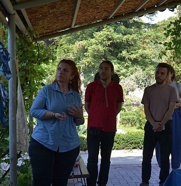 eu-botanik-bahcesinde-tekstil-sanatinda-biyo-tasarim-uygulamali-olarak-anlatildi.jpg