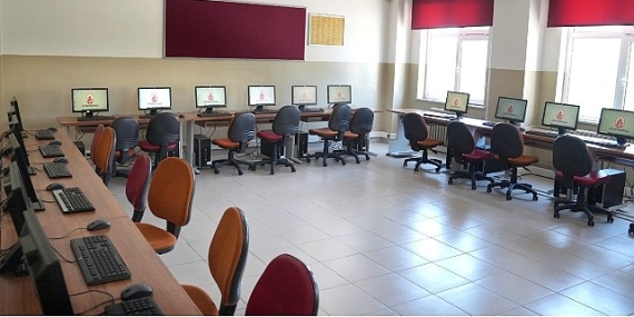 İETT’nin gençlere teknoloji desteği sürüyor.