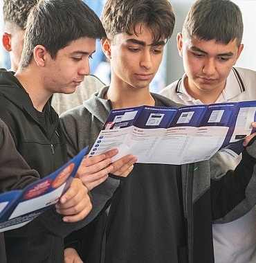 istanbul-2-tesisat-sektoru-ogrenci-bulusmasi-demirdokum-sponsorlugunda-gerceklesti.jpg