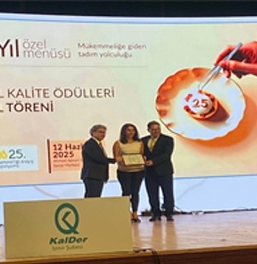 izmir-buyuksehir-mukemmelligi-arayis-sempozyumundan-odulle-ayrildi.jpg