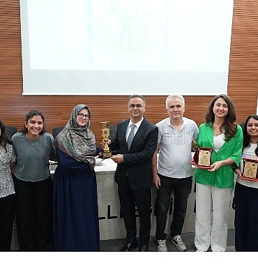 izmir-girisimcilik-ve-inovasyon-projesi-odul-ve-sertifika-toreni-genc-girisimcilerin-coskusuyla-gerceklestirildi.jpg