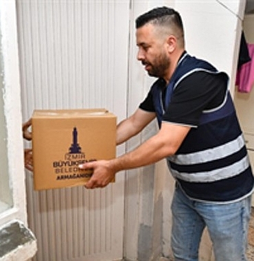 izmirde-ihtiyac-sahipleri-ve-emekliler-unutulmadi.jpg
