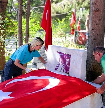 kadifekale-sehitliginde-saygi-ve-vefa-mesaisi.jpg