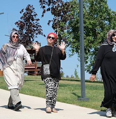kadinlar-saglikli-yasam-icin-yurudu.jpg