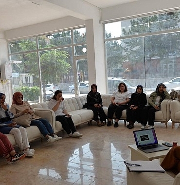kalpten-kalbe-bir-yol-vardir-semineri-yogun-ilgi-gordu.jpg