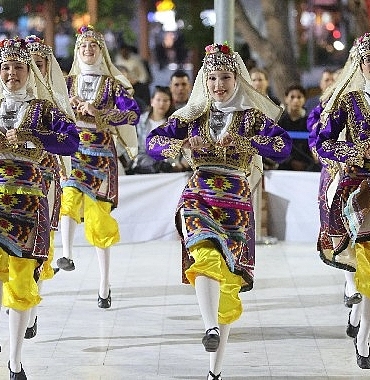 karabaglarda-19-mayis-coskusu-halk-oyunlariyla-taclandi.jpg