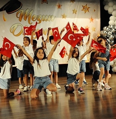 karsiyakanin-anaokullarinda-mezuniyet-coskusu.jpg