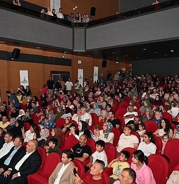 kartepe-belediyesi-genc-akademi-4-donem-mezunlarini-gururla-ugurladi.jpg