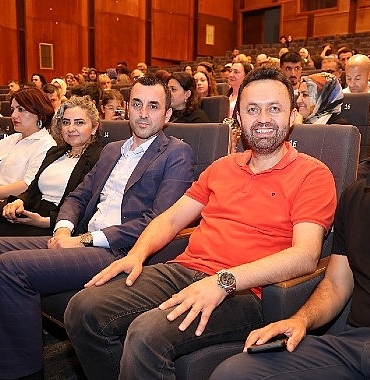 ko-mek-kursiyerlerine-sahnede-tam-not.jpg