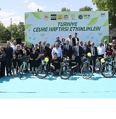 konya-buyuksehirin-cevre-yarismalarinda-dereceye-giren-ogrencilere-odulleri-verildi.jpg