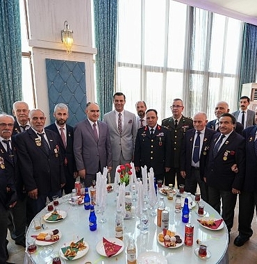 manisa-protokolu-bayramlasti.jpg