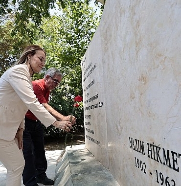 nazim-hikmet-konakta-anildi.jpg