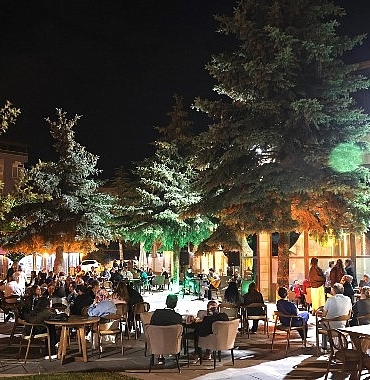 nevmekanda-canli-muzik-keyfi-yasandi.jpg