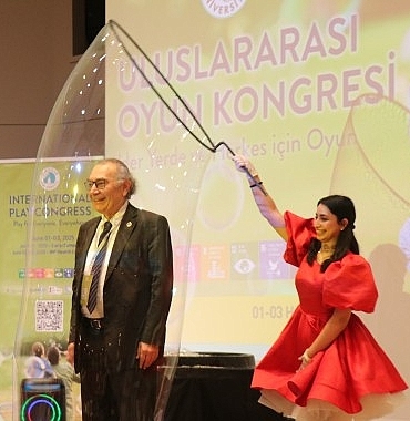 prof-dr-nevzat-tarhan-cocugun-en-ciddi-isi-oyundur.jpg