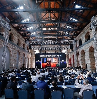 samsung-turkiye-is-ortaklari-zirvesinde-vision-ai-stratejisiyle-uretilen-2025-yili-tv-serisini-tanitti.jpg