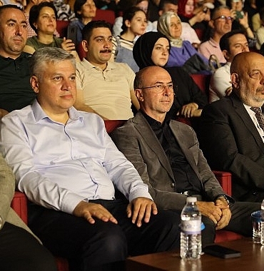 selcuklu-sanat-akademisi-ferdi-tayfuru-sarkilariyla-yad-etti.jpg