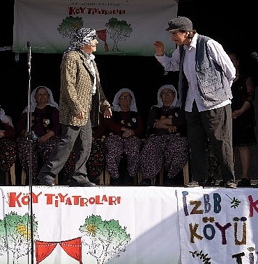 tiyatro-kirsalda-filizlendi-koy-sakinlerinin-hayati-degisti.jpg